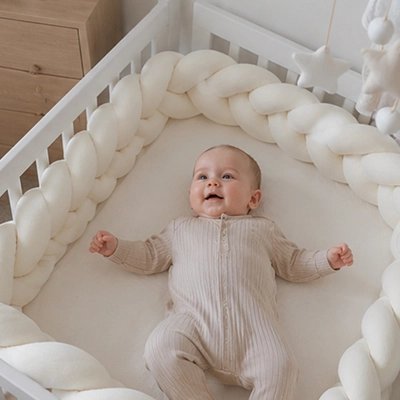 Tour de lit tresse blanc bébé couché
