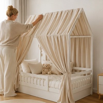 Ciel de lit enfant beige maman arrange