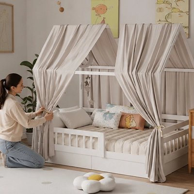 Ciel de lit gris maman arrange