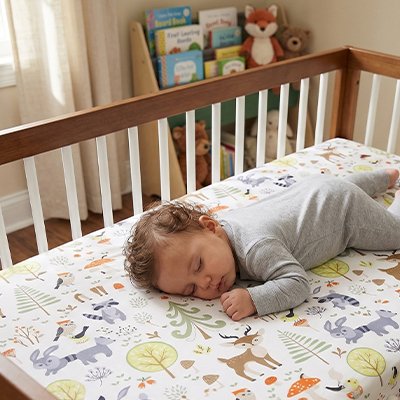 Drap housse lit bébé modèle un avec motifs d'animaux des bois