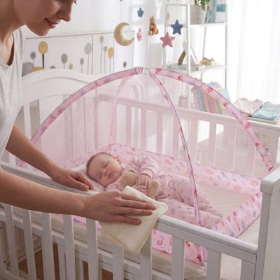 Moustiquaire pour lit bébé voile transparent avec bébé visible à l'intérieur