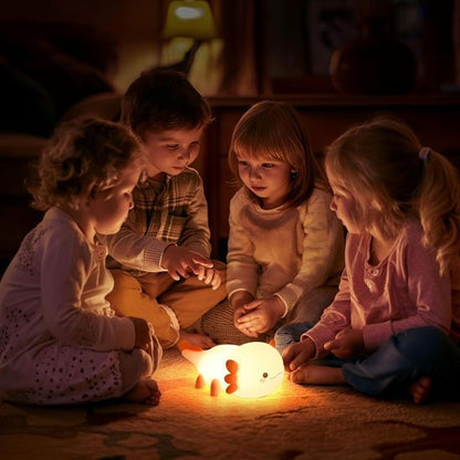 Veilleuse bébé asseoir autour jouent