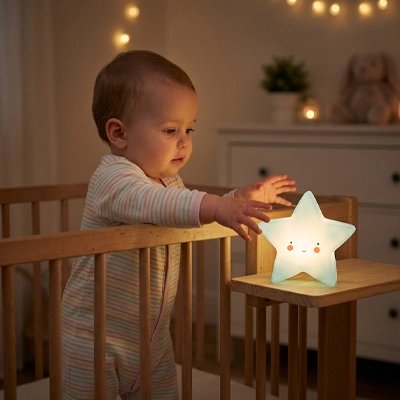Veilleuse bébé bleu bébé la récupère 