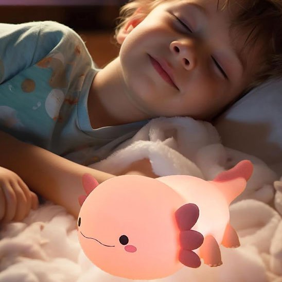 Veilleuse bébé enfant dort en souriant