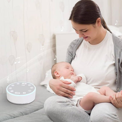 Veilleuse bruit blanc bebe endormie dans le bras de maman écoutant de la music